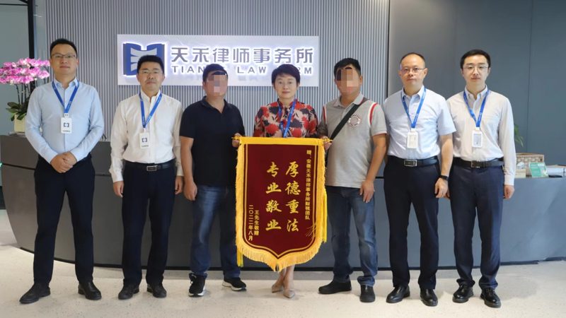 在选择代办机构时，企业应关注以下方面：
